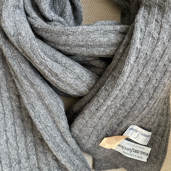 Oversized Vintage Michael Kors/Lyle & Scott 100% Cashmere Scarf - Picture 2 of 4